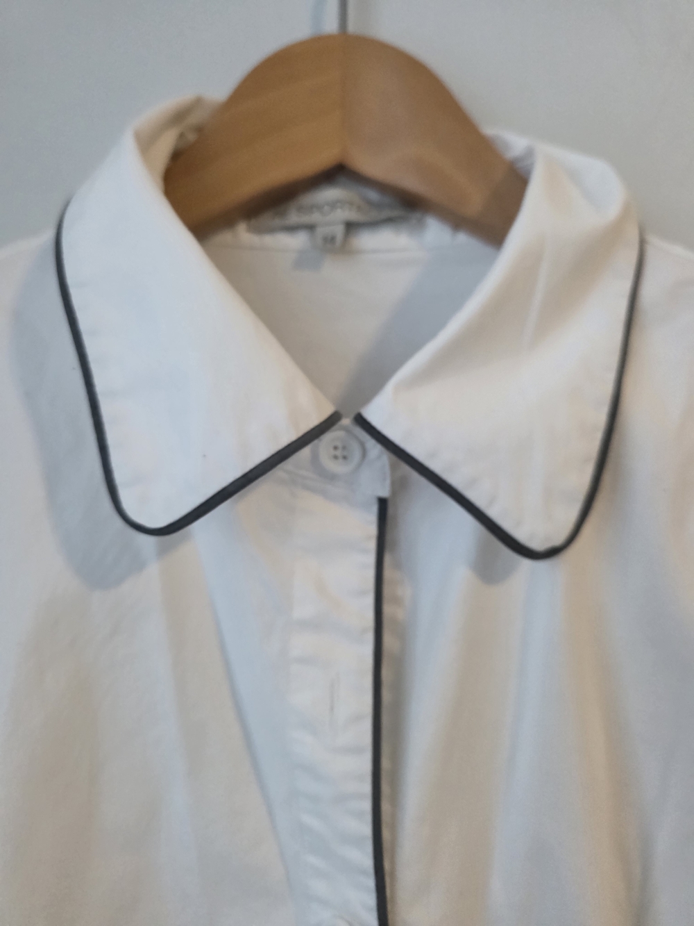 AE Sport & Co White Button Front Blouse Black Contrast Trim Size 14 - Picture 6 of 11